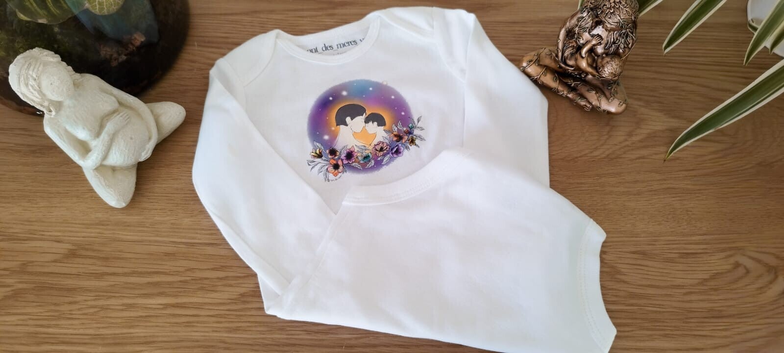 body enfant 12 mois illustration parentalité  parent- enfant amour famille cadeau naissance périnatal