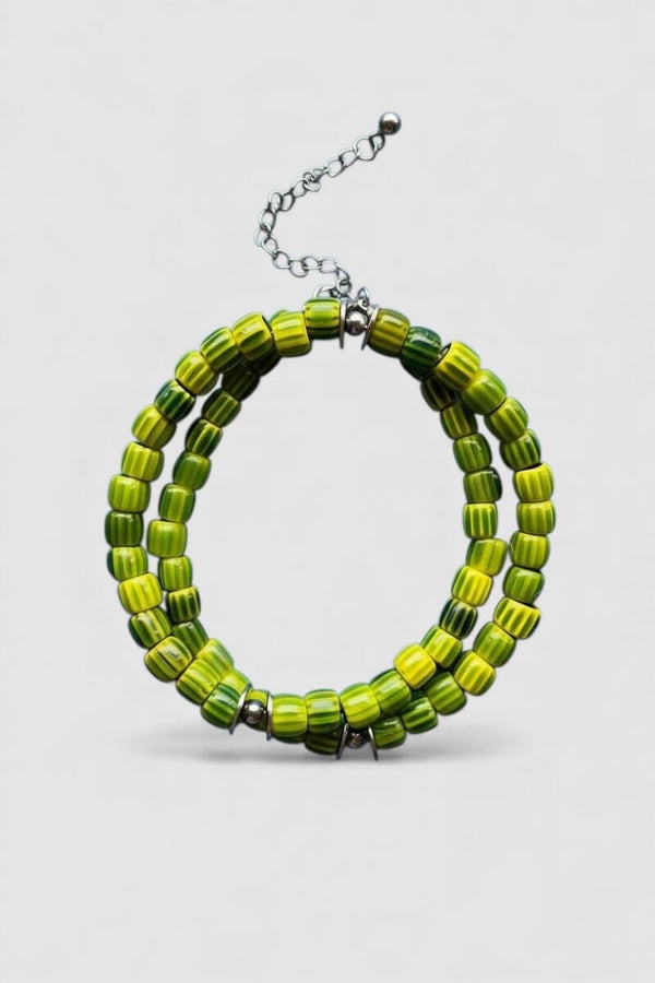 Le collier Awa - vert jaune & argenté