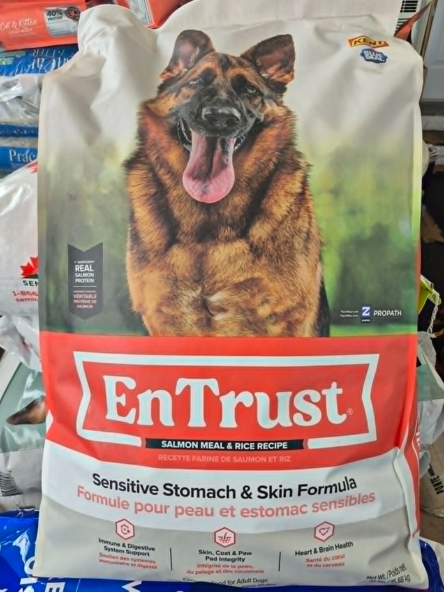 Entrust chien adulte peau & estomac sensible saumon/riz 15.88kg (35lbs)