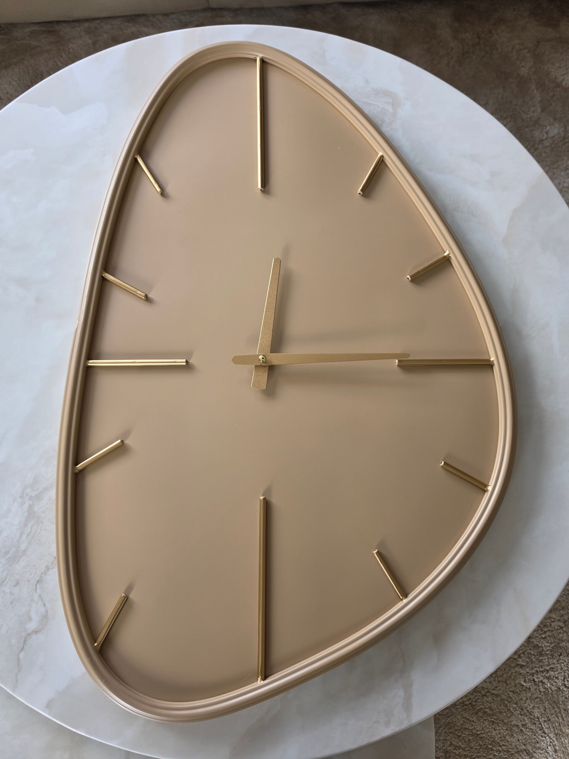 Wandklok – Organisch Design in Beige