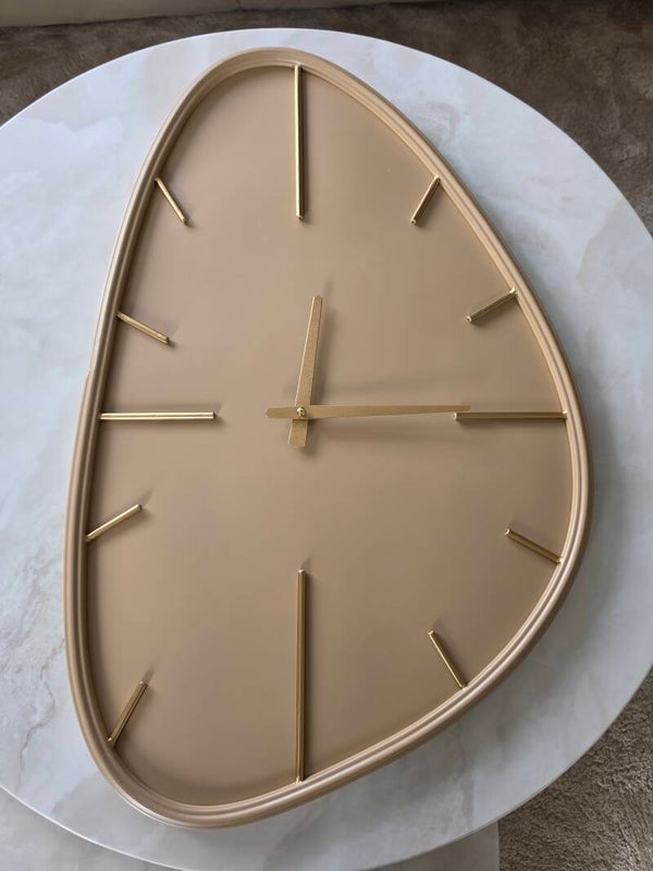 Wandklok – Organisch Design in Beige