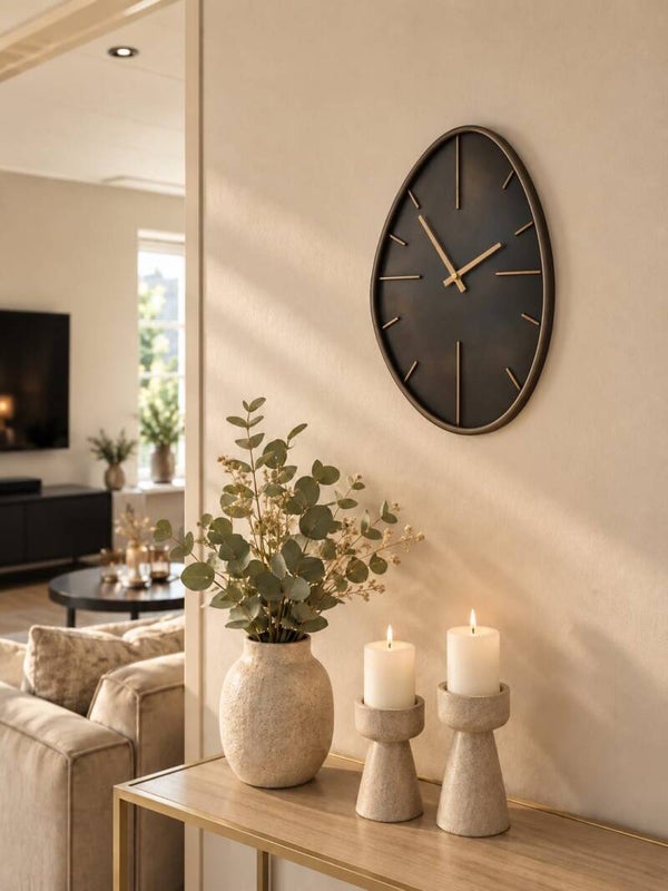 Wandklok – Organisch Design in Warm Brons