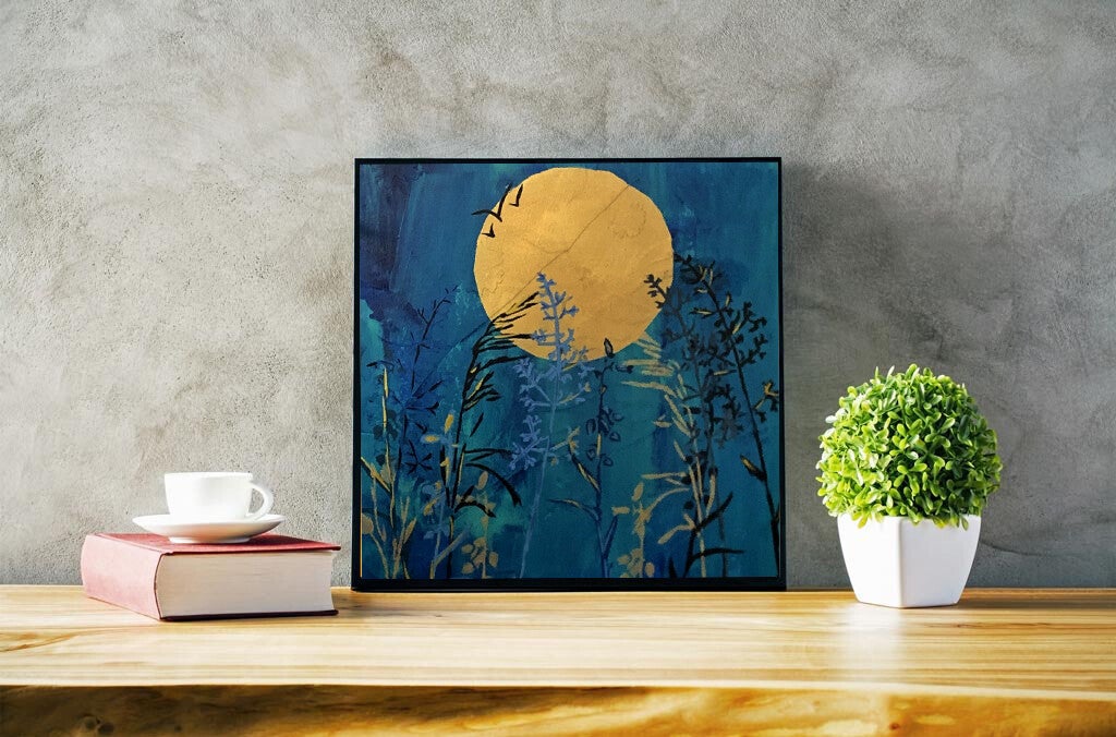 Houten paneel met maan en grassen