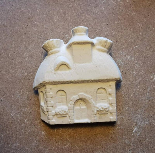 E006 maison toit de chaume