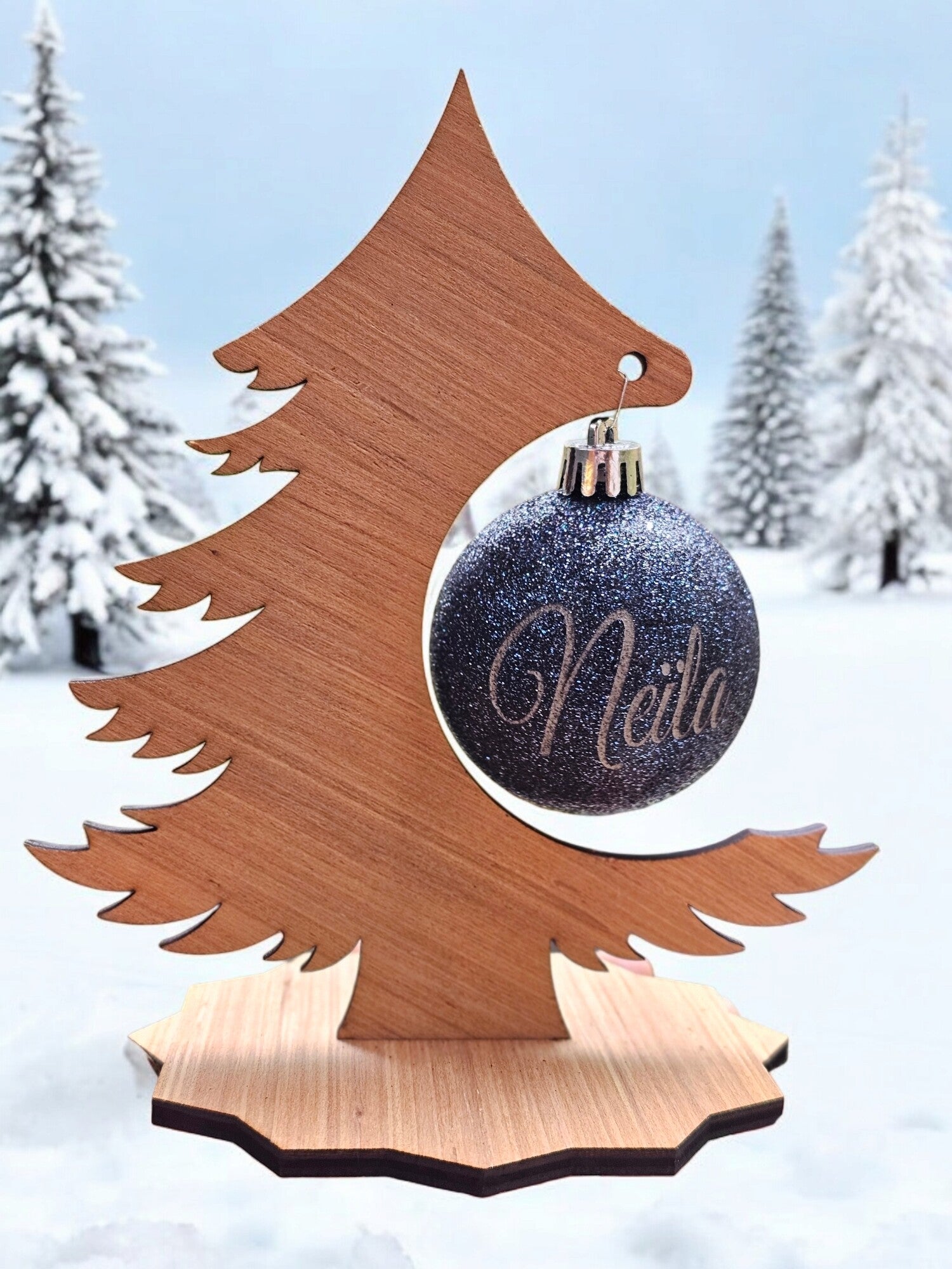 Sapin de Noël avec boule personnalisée