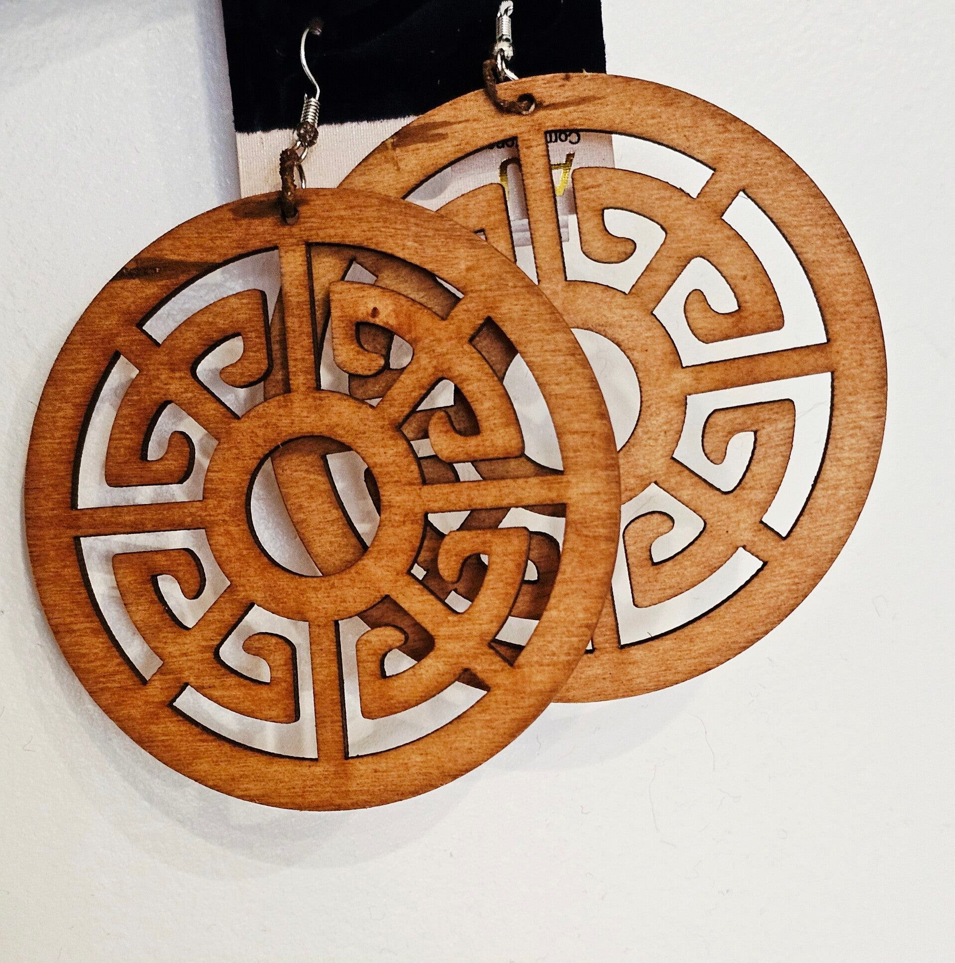 Beautiful exotic earrings 😍 (Light brown, wooded plaster)
