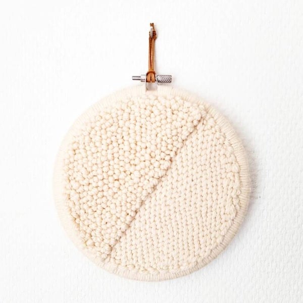 Wallhanging S off white