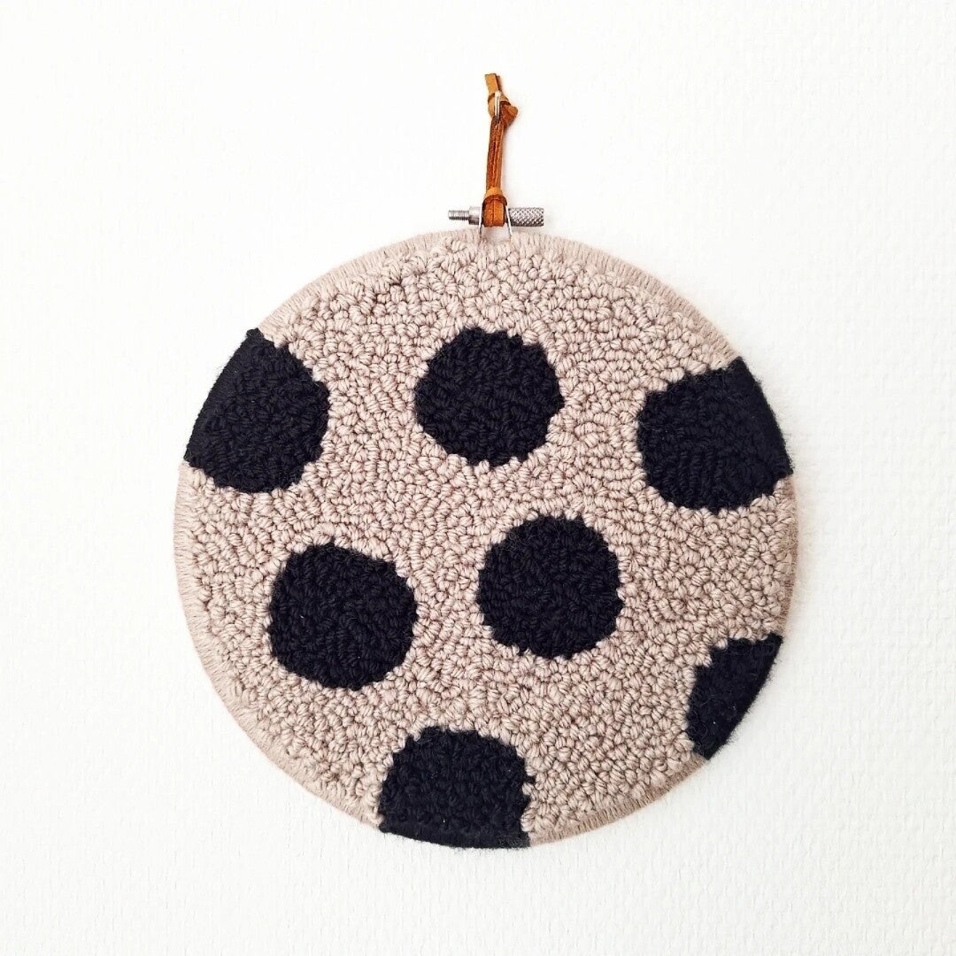Wallhanging M dots - taupe
