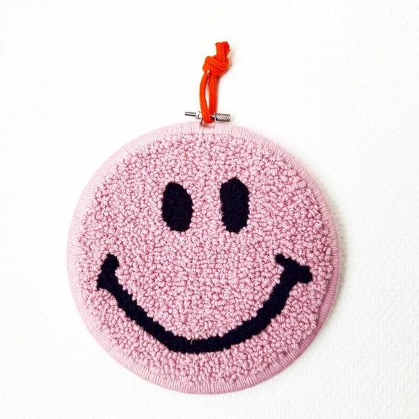 Wallhanging M smiley - pink