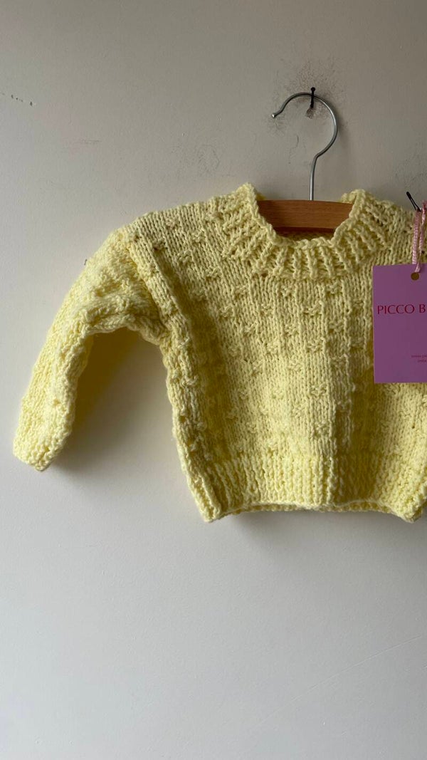 Handmade zachtgeel truitje