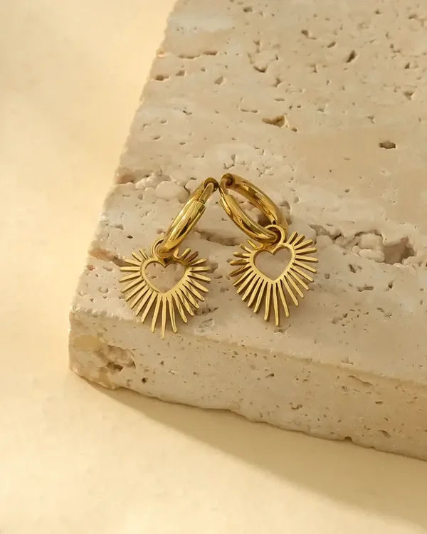 Boucles d'oreilles créoles cœur avec traits