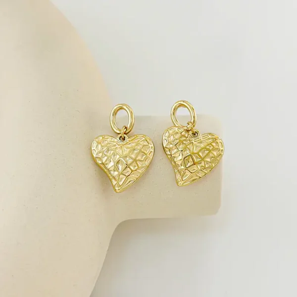 Boucles d'Oreilles Dorées Petites Créoles Et Pendentifs Cœurs Martelées