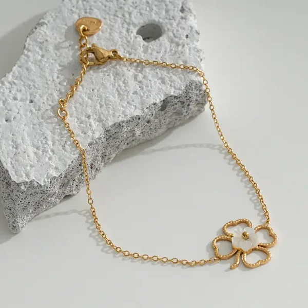 Bracelet doré fin avec fleur et nacre