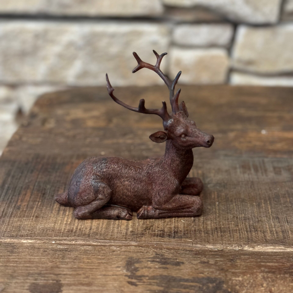 P15081 Hirsch sitzend klein