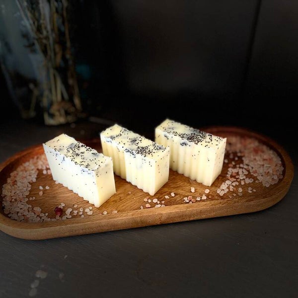Indulgent Creamy Lemon & Poppyseed soap