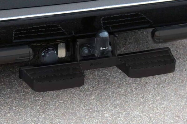 Musta askelma vetokoukkuun (metec) yleismallin