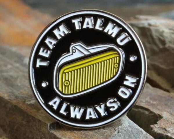 Talmu-tiimin metallipinssi