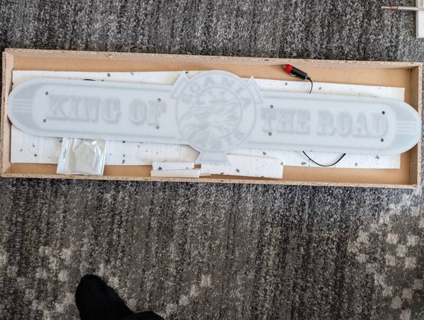 "King of the Road" LED-Valokyltti (Huurrettu)