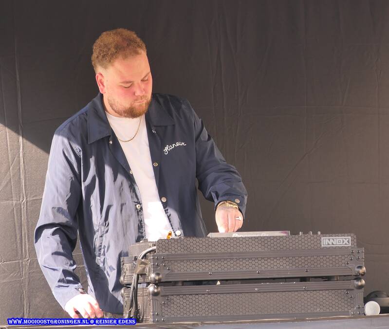 p1320864-standard.jpg