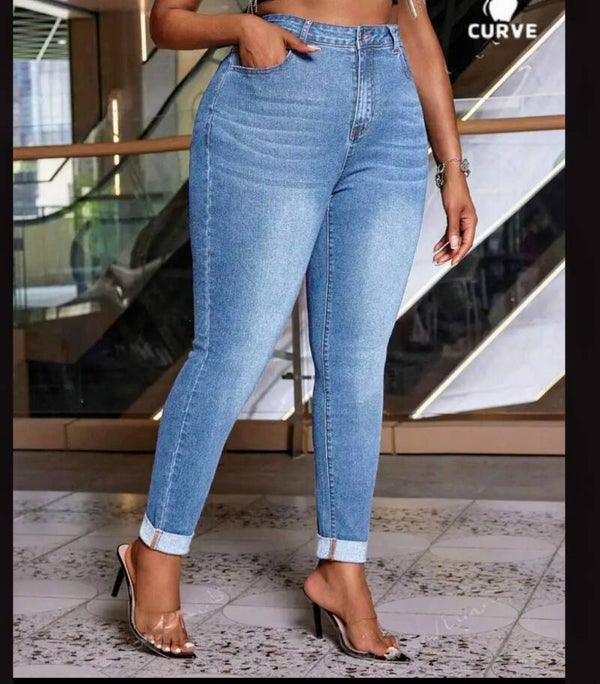 Women's Curvy Jeans w/Cuffs - Medium Blue