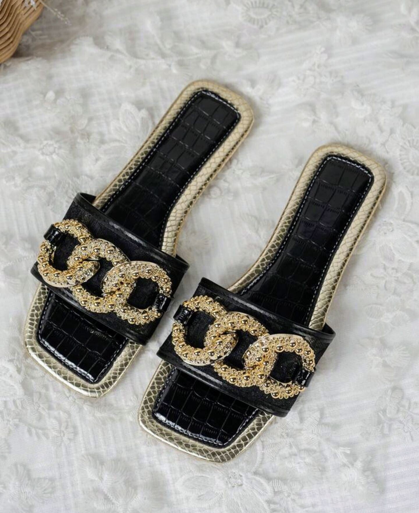 Women’s Summer gold chain flat sandals - Black