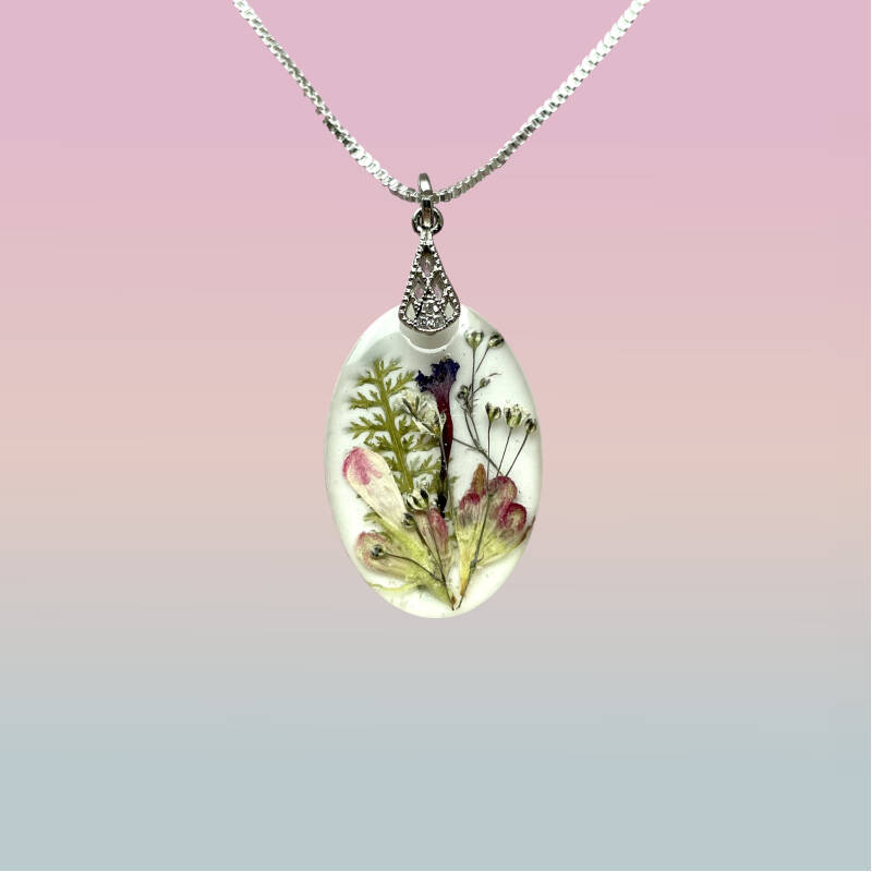 Blütenkette, Blumenkette, Blumenschmuck, Hortensien, Echtblütenschmuck, Schmuck, Kette, Anhänger, Silberschmuck, handmade, handgemacht, Blütenschmuck, Hochzeitsschmuck, Schmuck aus Brautstrauß