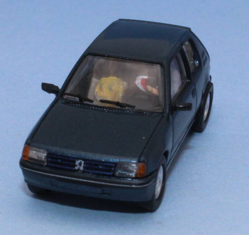 1634peugeot205xrbleumingmetpassagier.jpeg