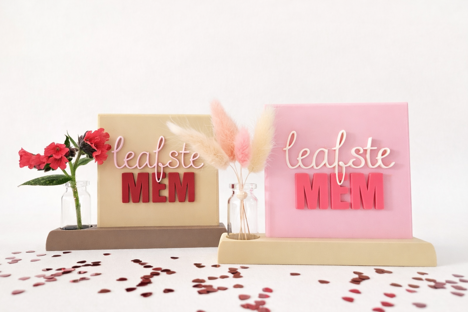 Leafste mem plankje met tegeltje en vaasje