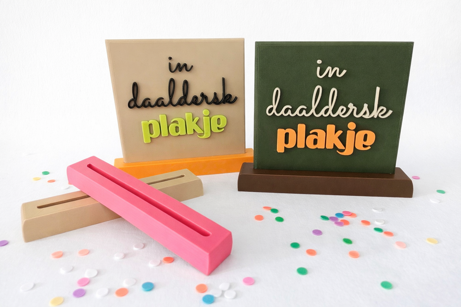 Tegeltje In daaldersk plakje met houder