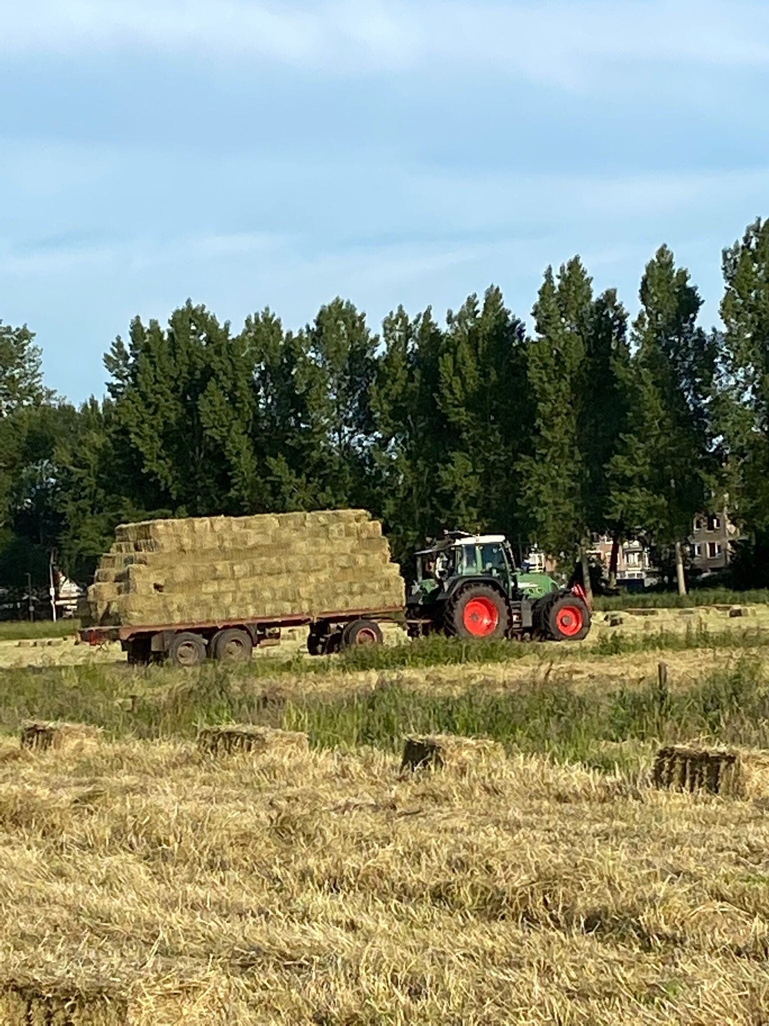 Tractor met hooibalen Natuurgebied Zuilen