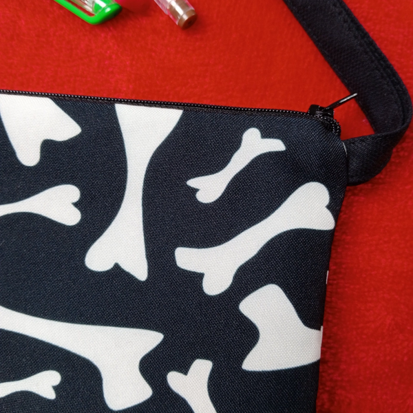 Bones pouch