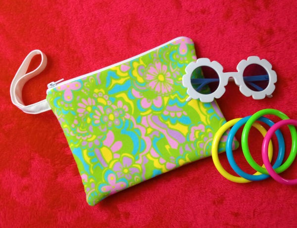 Green flowers pouch