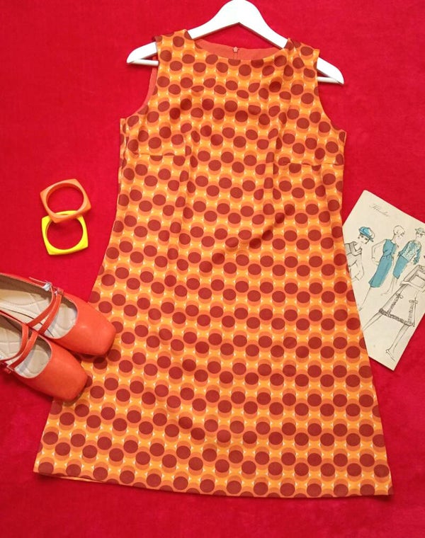 Brown circles M / L
