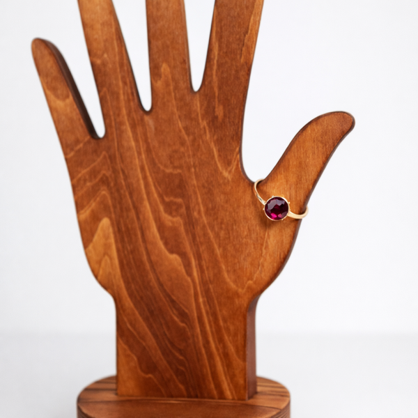 Garnet Ring – Elegant and Timeless Design