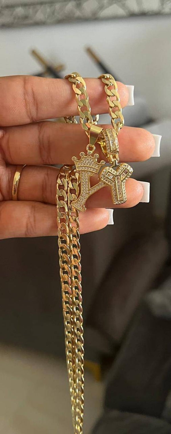 Cadenas con iniciales
