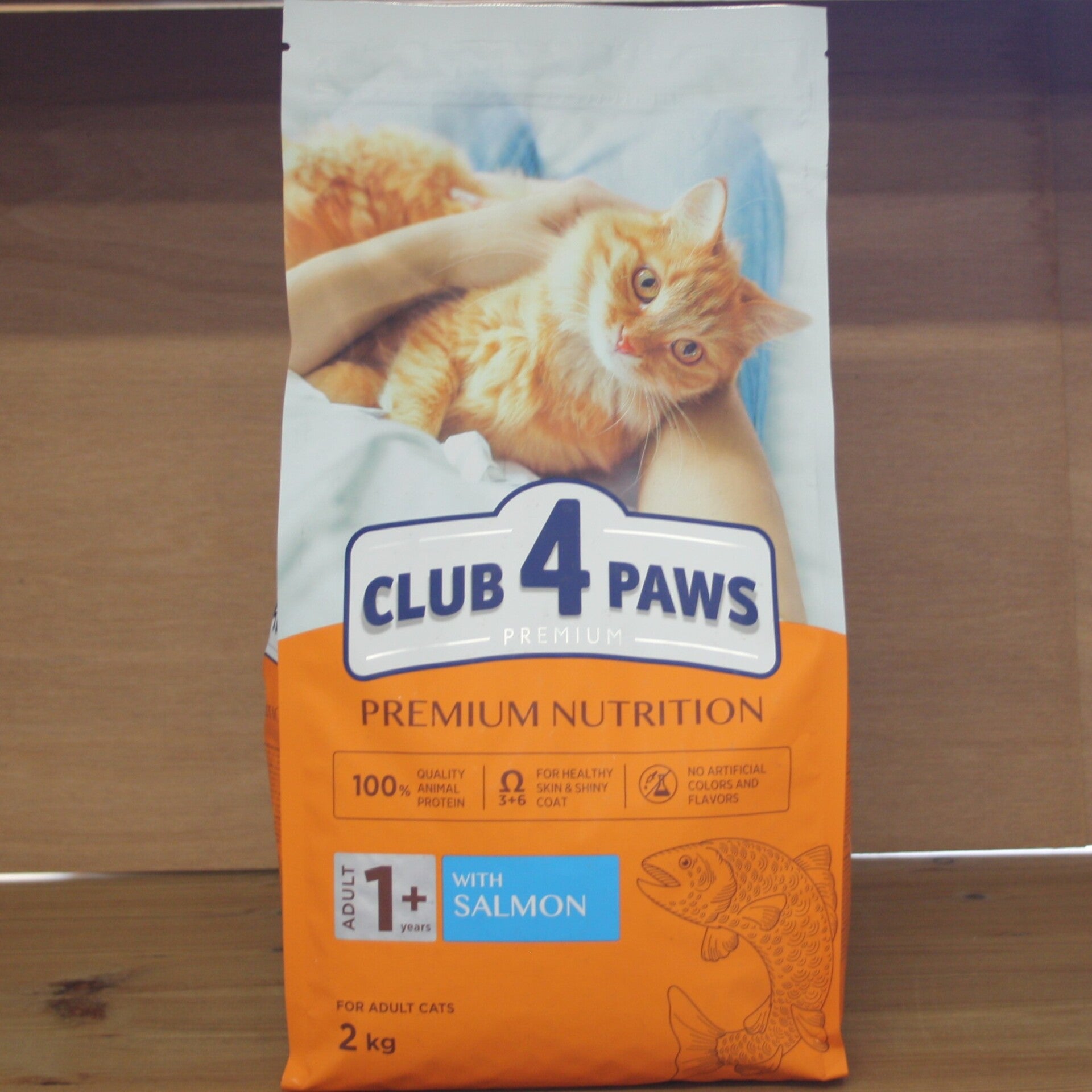 CLUB 4 PAWS PREMIUM ADULT MET ZALM 2000 GRAM
