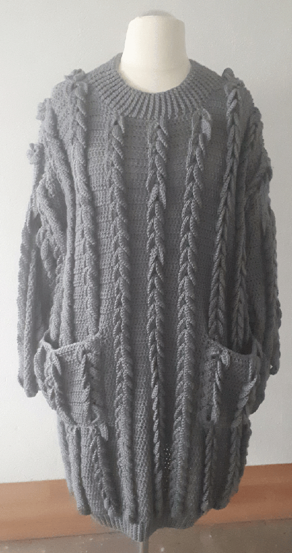 Pulloverkleid mit falschem Zopfmuster und Taschen (Gr. 44-48)