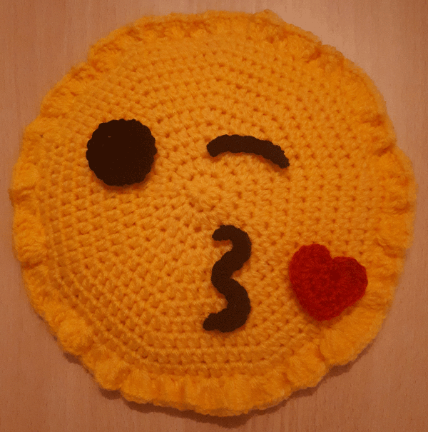 Emoji-Knuddelkissen (9 Modelle in zwei Varianten)
