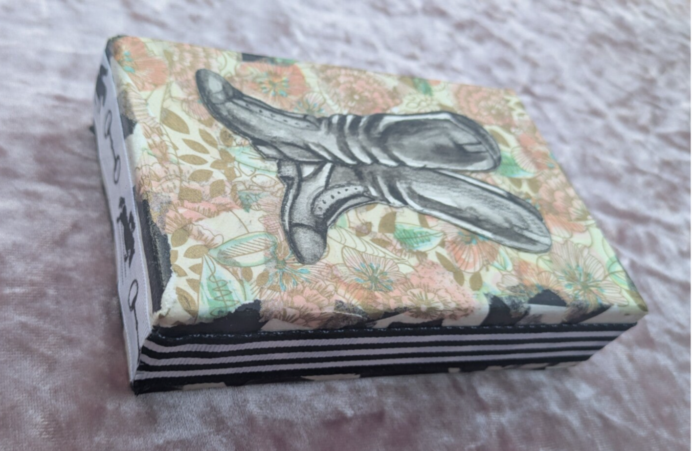 Boots with Stripes and Jumpers on the Side