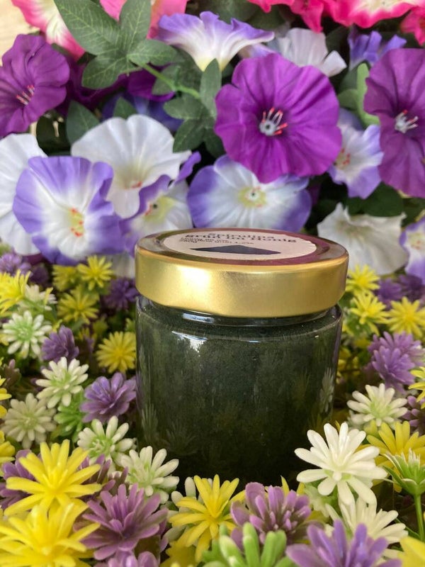 Spirulina grün im Honig