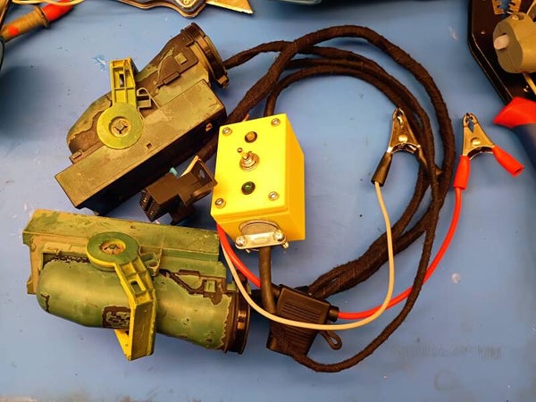 Service cable for programming Volvo/Mack ECUs. Built-in IGN switch.