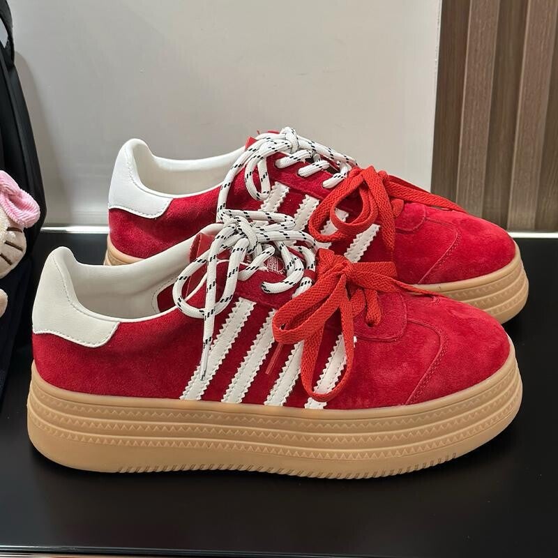 Sport und Freizeitschuhe mit dicken Sohlen, Turnschuhe