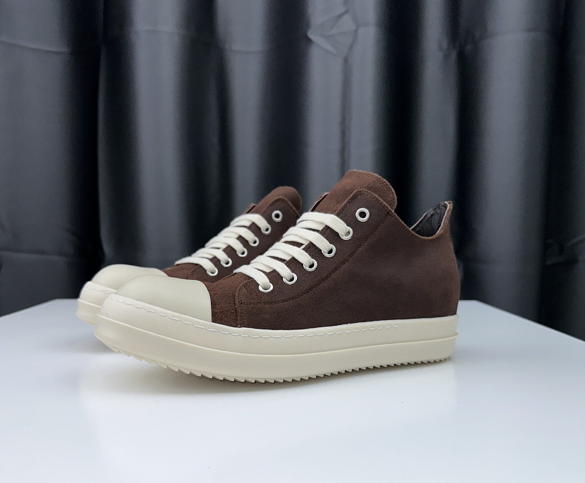 Unisex Low-Cut Sneaker - Wildleder