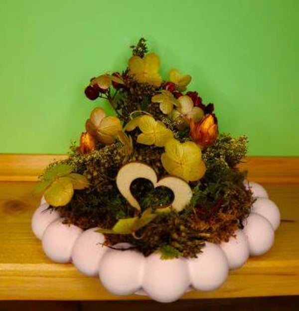 Dekoteller mit Trockenblumen