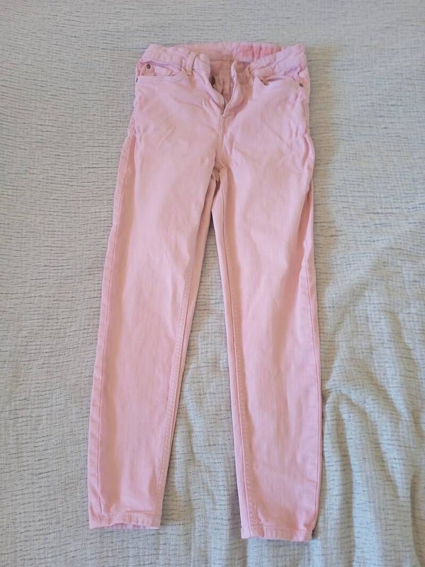 3. Spodnie w kolorze jasnego różu