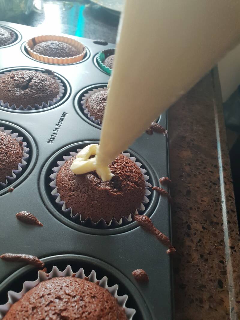 Cupcakes maken en versieren Bakkersfeestje Blije Bij themakisten 