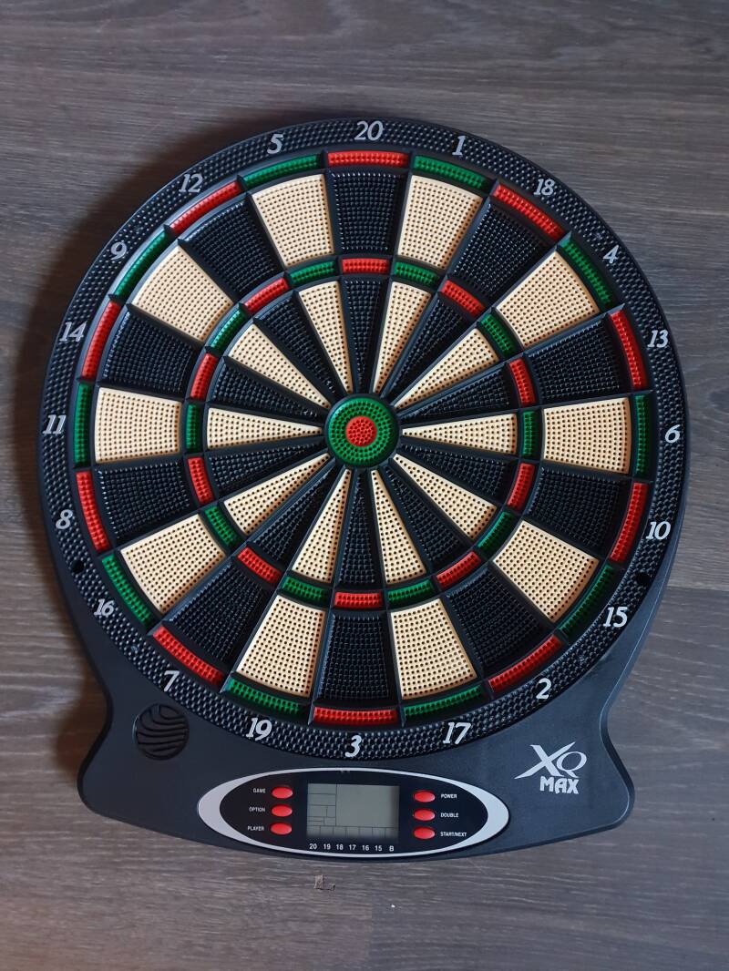 Elektronisch dartbord Snooker en Dart feestje Blije Bij Themakisten 