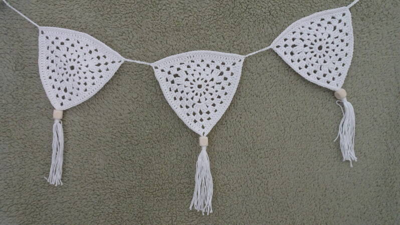 Verkoop gehaakte slingers Blije Bij themakisten 