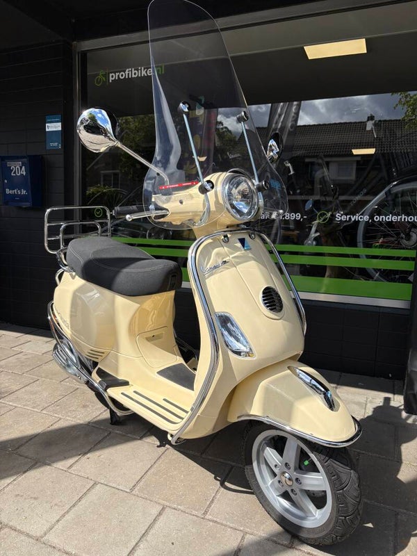 Vespa LX Venezia