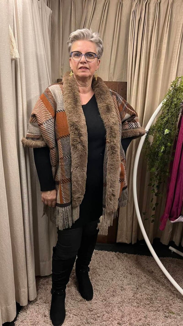 Grijze Poncho met nepbont